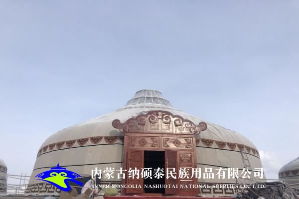 呼倫貝爾冬季那達(dá)慕大會(huì)制作的3個(gè)蒙古包（20米一個(gè)，12米2個(gè)）